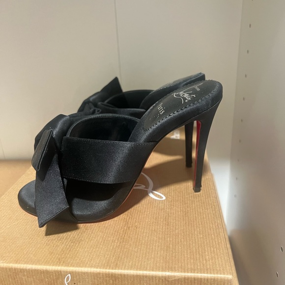 CHRISTIAN LOUBOUTIN MATRICIA 100 BOW
CREPE SATIN SANDALS Sz 5.5 - Picture 5 of 8